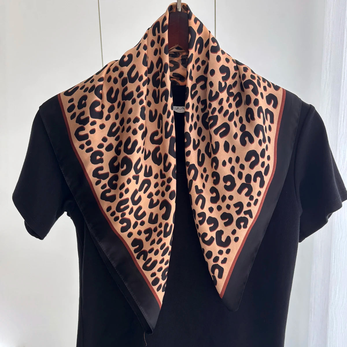 Nala – Kleines Tuch mit Leo-Print