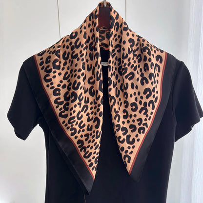 Nala – Kleines Tuch mit Leo-Print