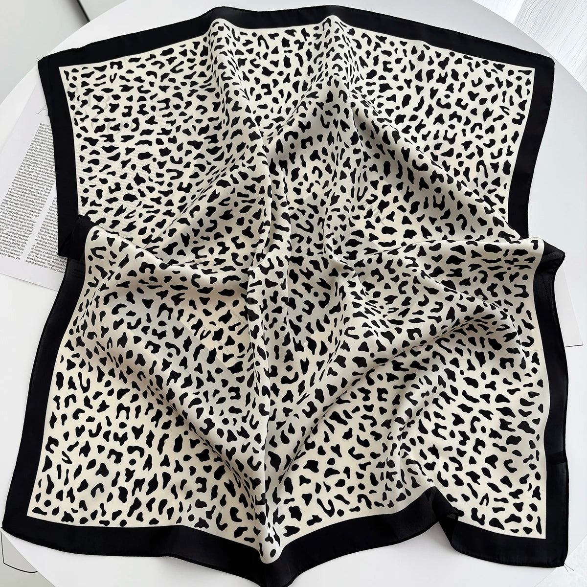Nala – Kleines Tuch mit Leo-Print