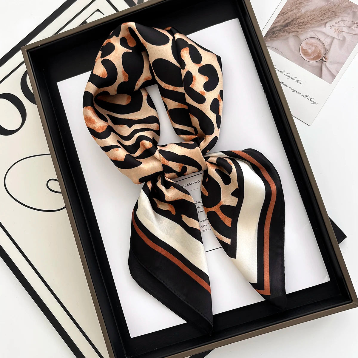 Nala – Kleines Tuch mit Leo-Print