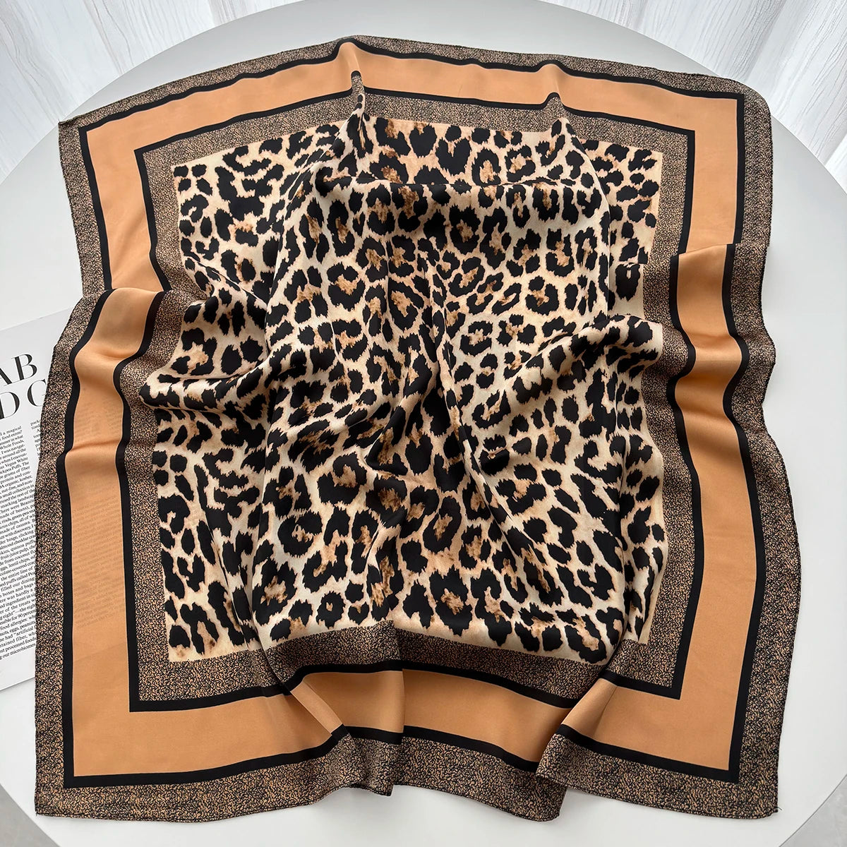 Nala – Kleines Tuch mit Leo-Print