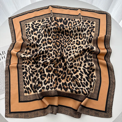 Nala – Kleines Tuch mit Leo-Print