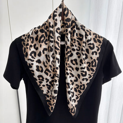 Nala – Kleines Tuch mit Leo-Print