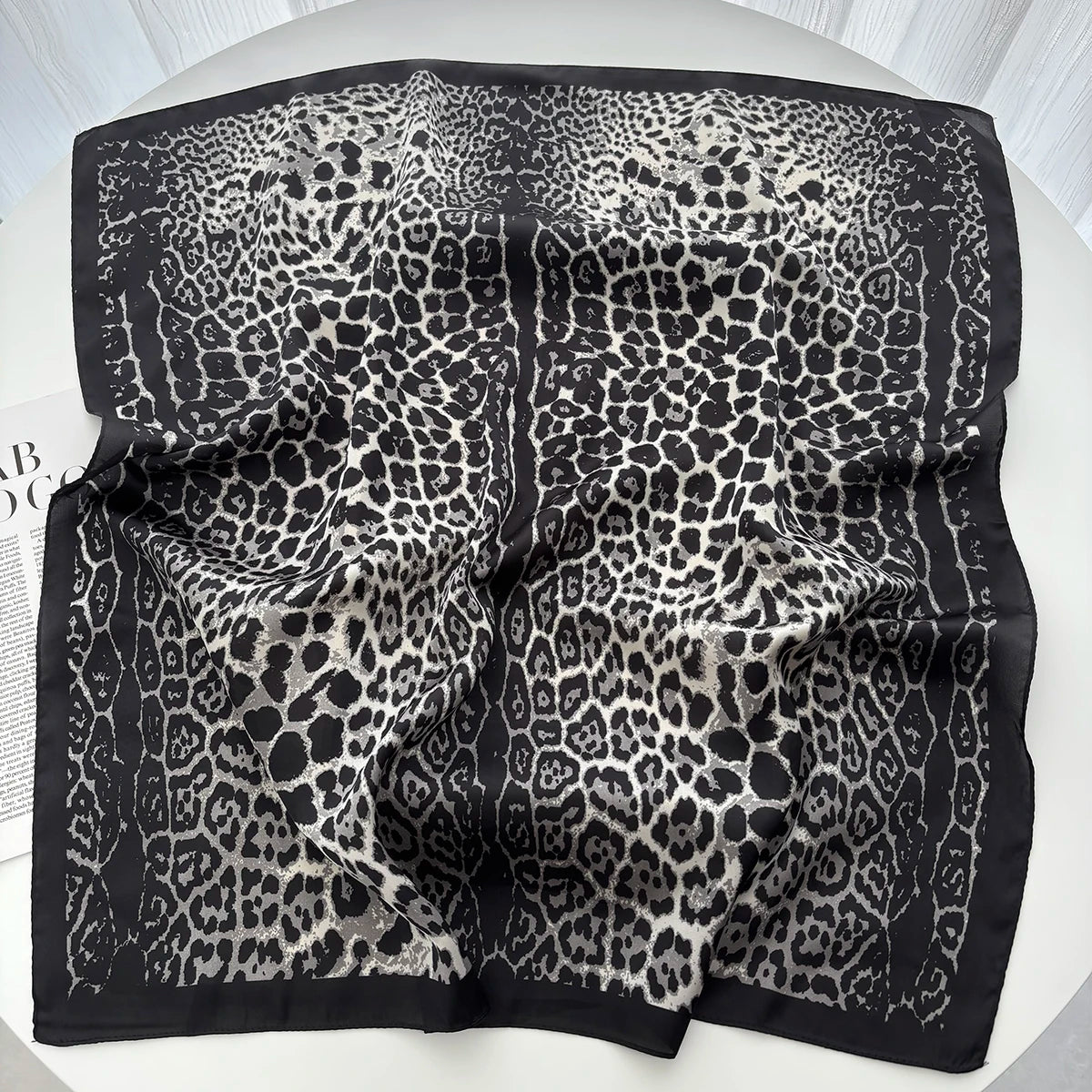 Nala – Kleines Tuch mit Leo-Print