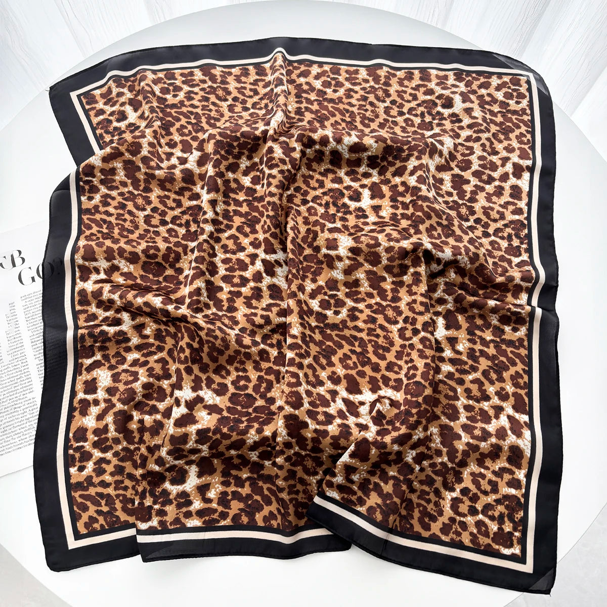 Nala – Kleines Tuch mit Leo-Print