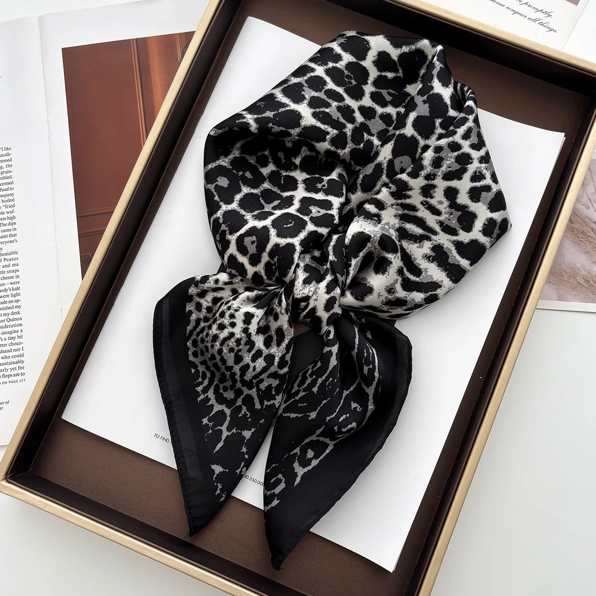 Nala – Kleines Tuch mit Leo-Print