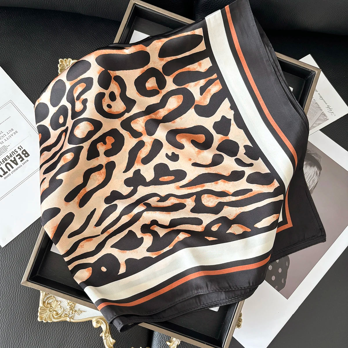 Nala – Kleines Tuch mit Leo-Print