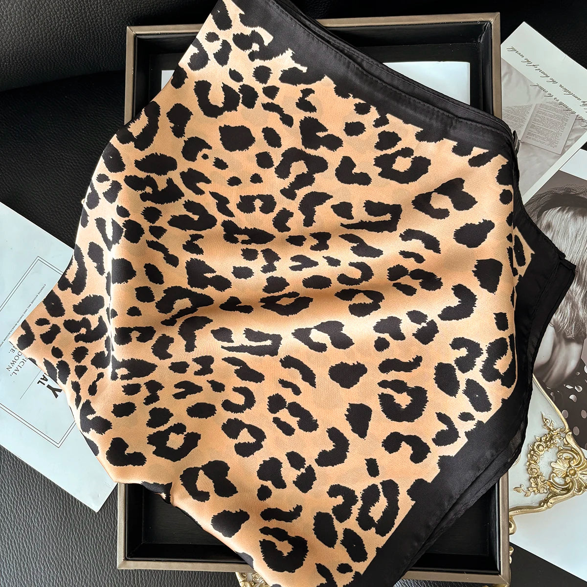 Nala – Kleines Tuch mit Leo-Print