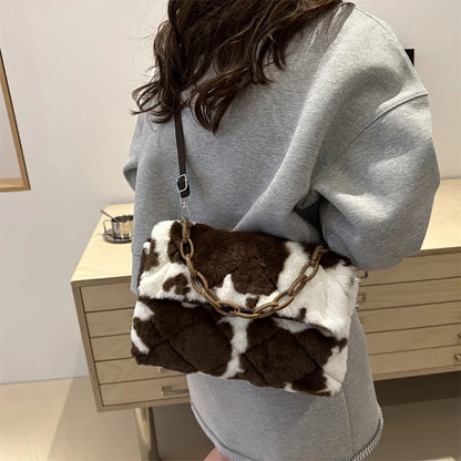 Trendy – Kuschelige Umhängetasche mit Kuh- & Leo-Print