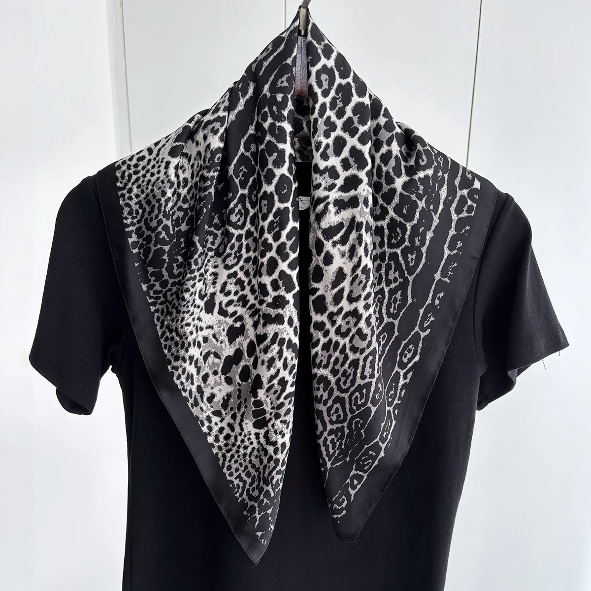 Nala – Kleines Tuch mit Leo-Print