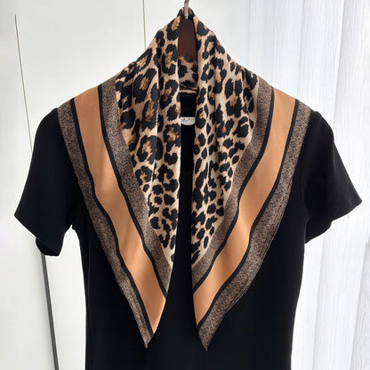 Nala – Kleines Tuch mit Leo-Print