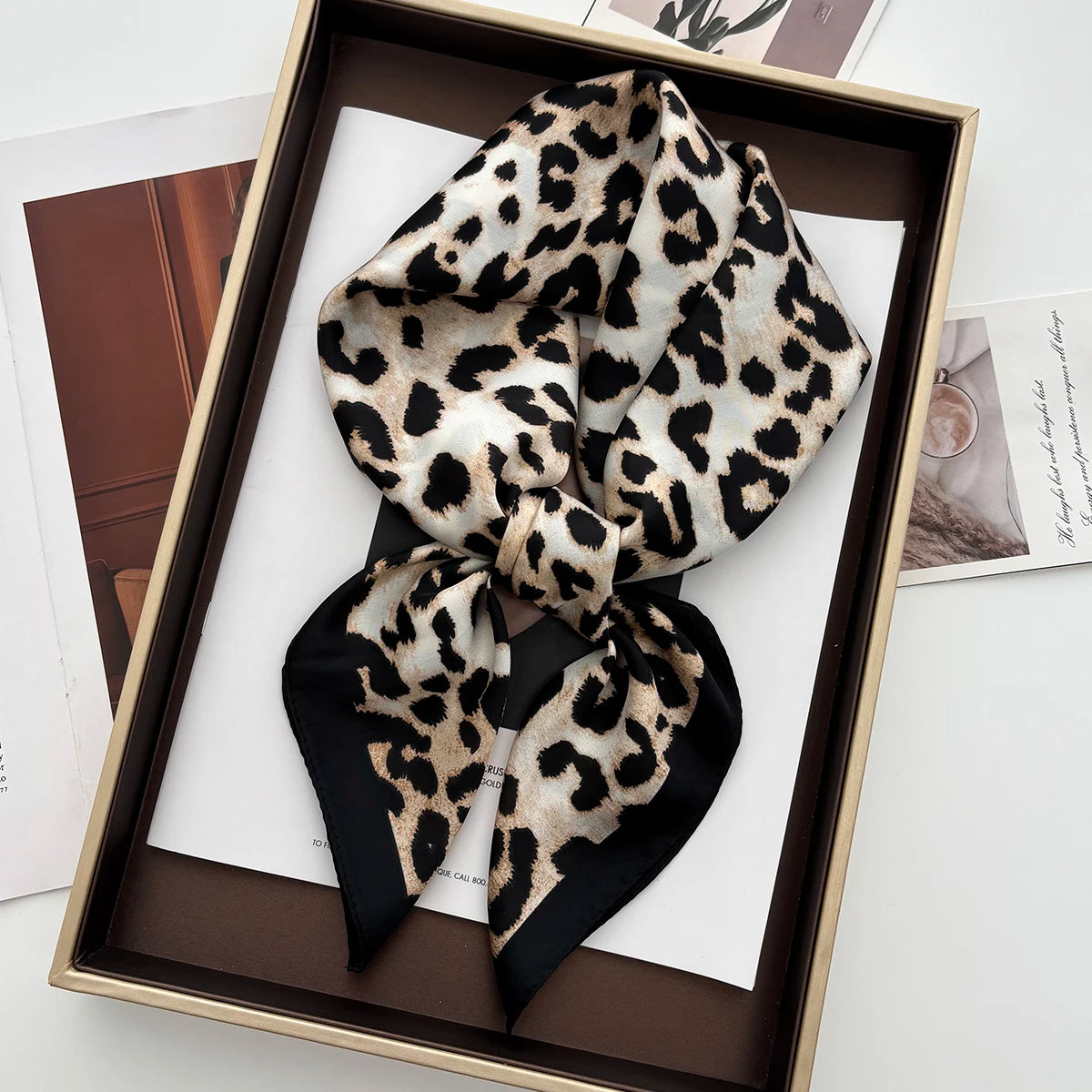 Nala – Kleines Tuch mit Leo-Print