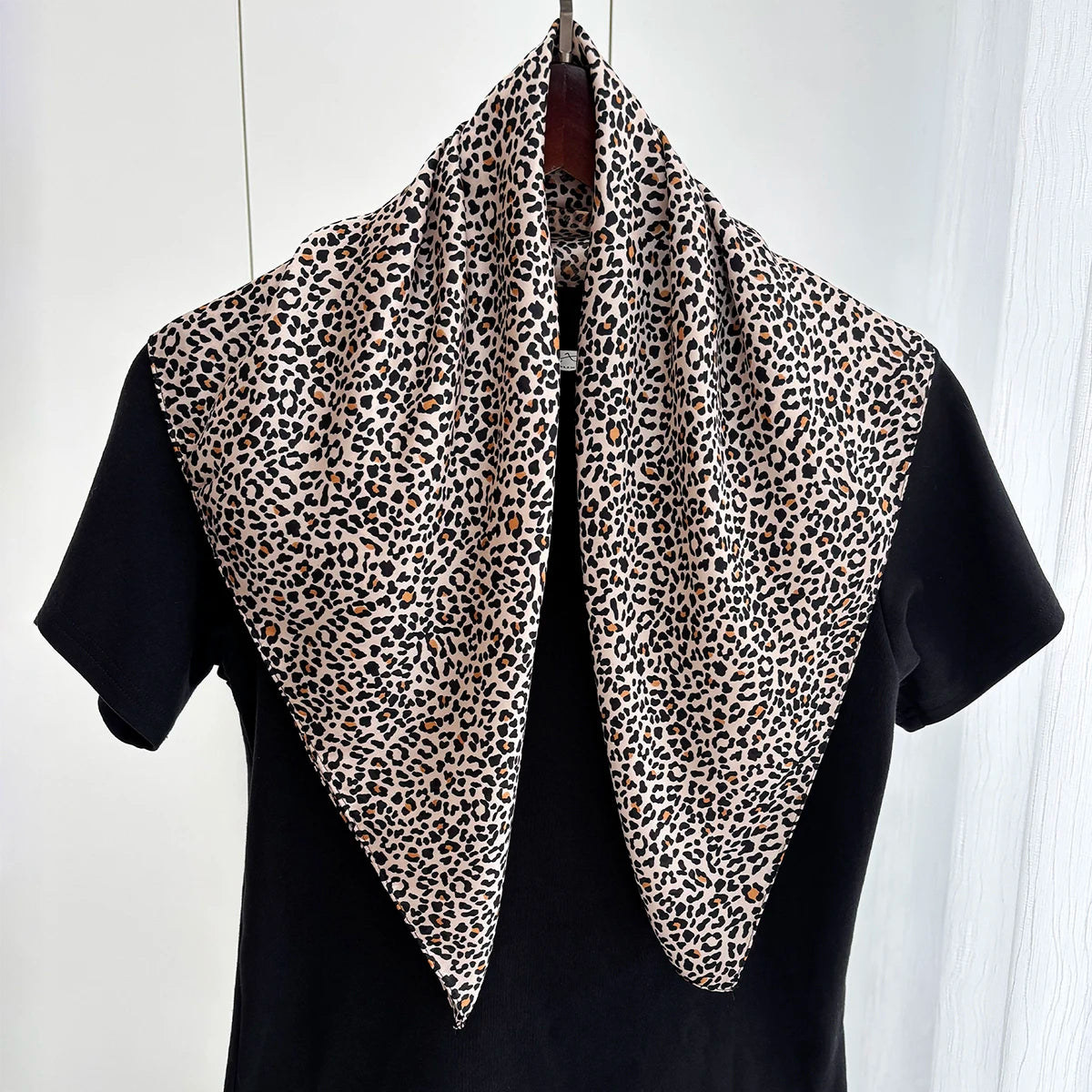 Nala – Kleines Tuch mit Leo-Print