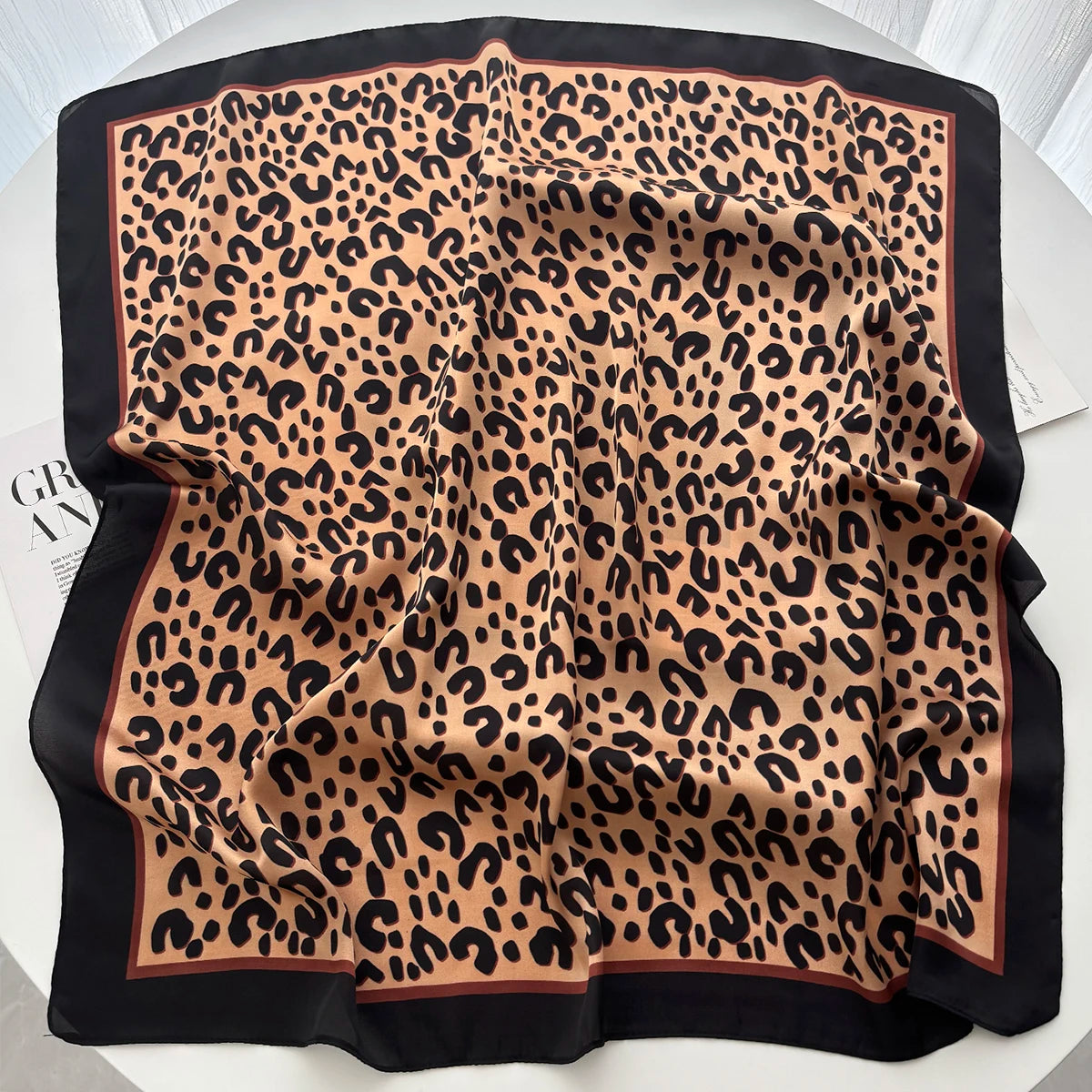 Nala – Kleines Tuch mit Leo-Print