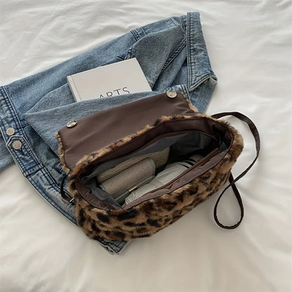 Trendy – Kuschelige Umhängetasche mit Kuh- & Leo-Print
