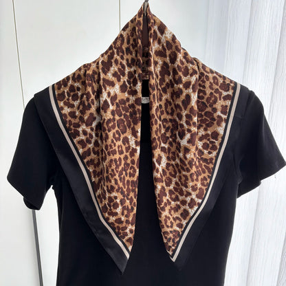 Nala – Kleines Tuch mit Leo-Print