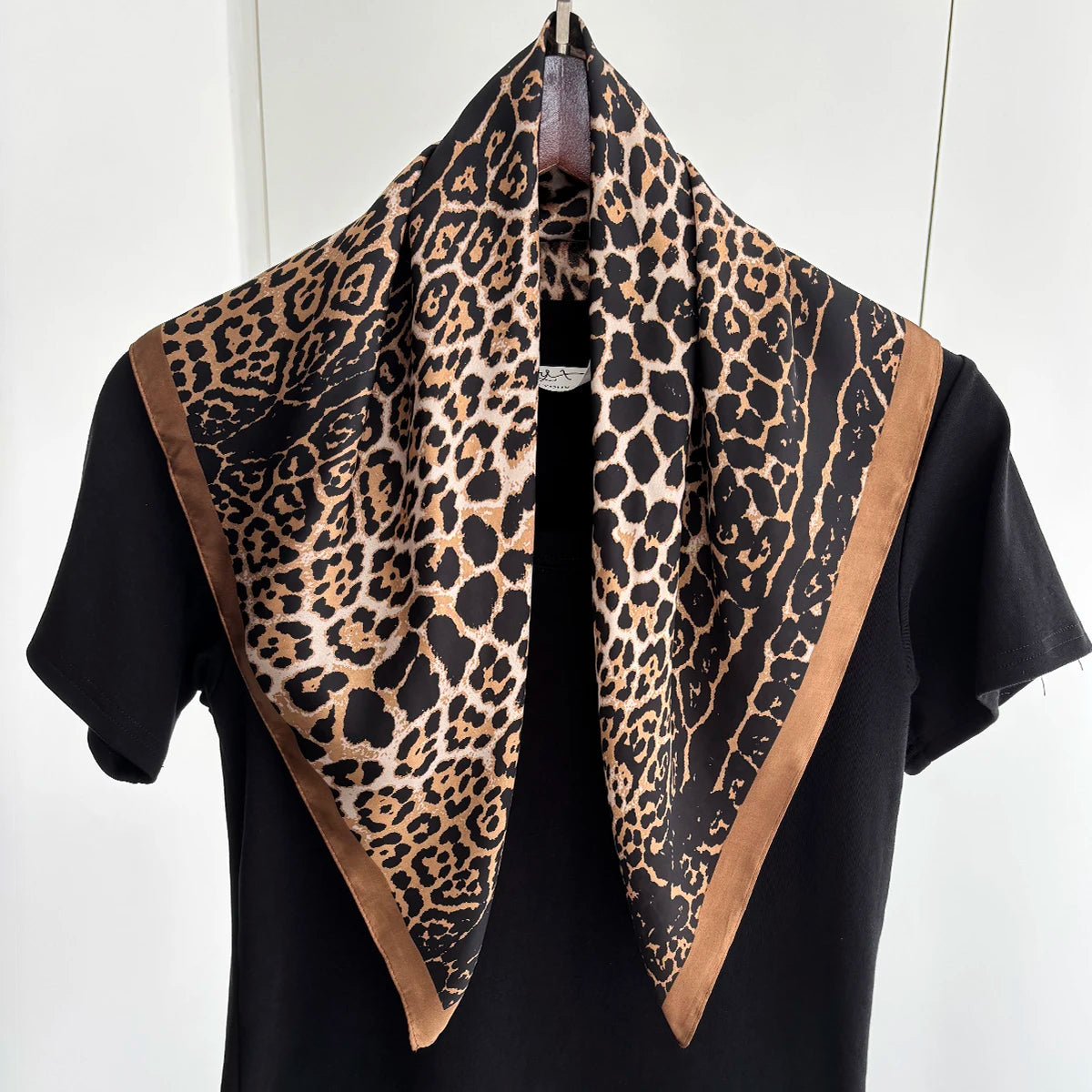 Nala – Kleines Tuch mit Leo-Print